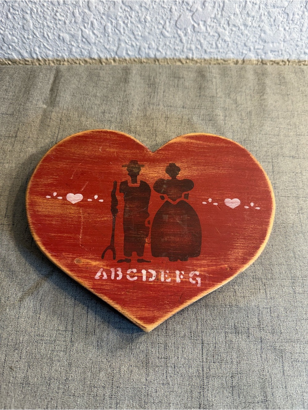 Rustic‎ Primitive Folk Art Heart Plaque Colonial Couple Farmhouse Wall Decor Red